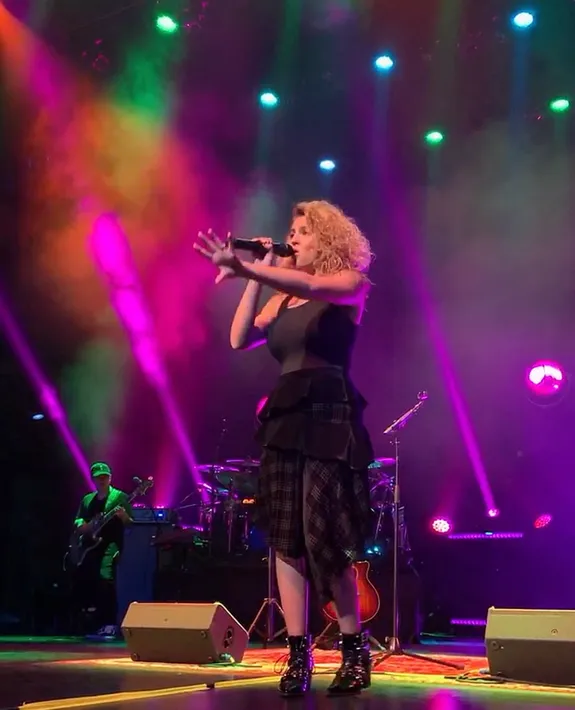 Tori Kelly 2