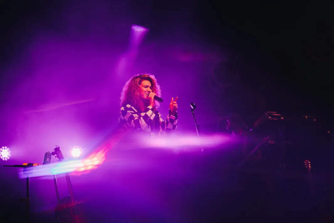 Tori Kelly 3