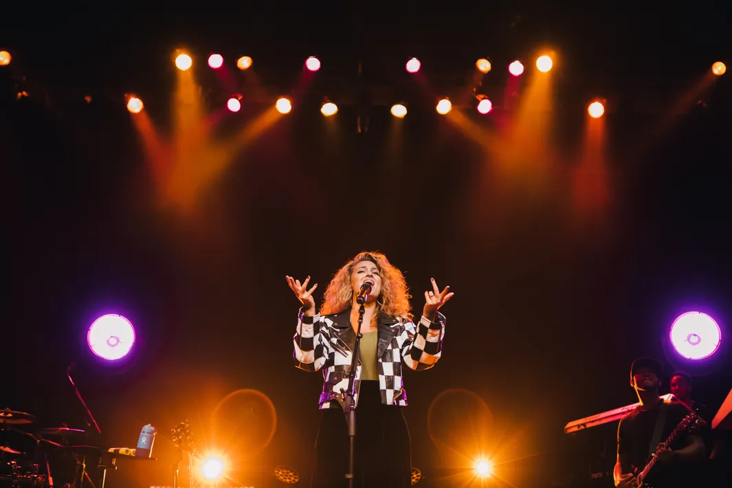 Tori Kelly 5