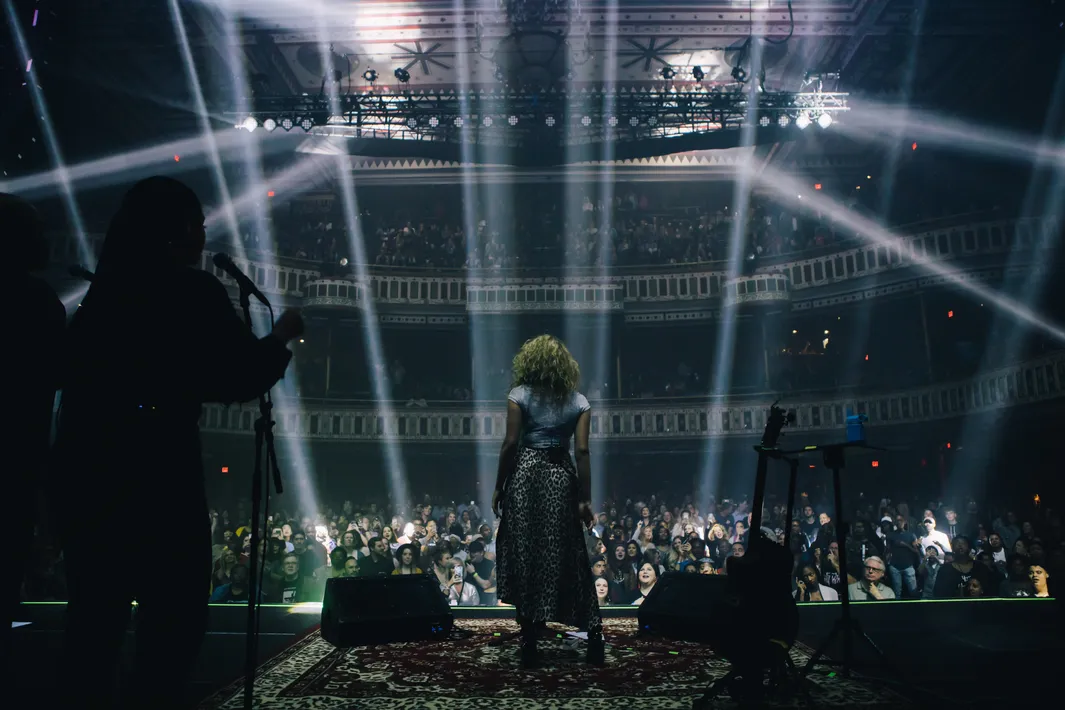 Tori Kelly 6