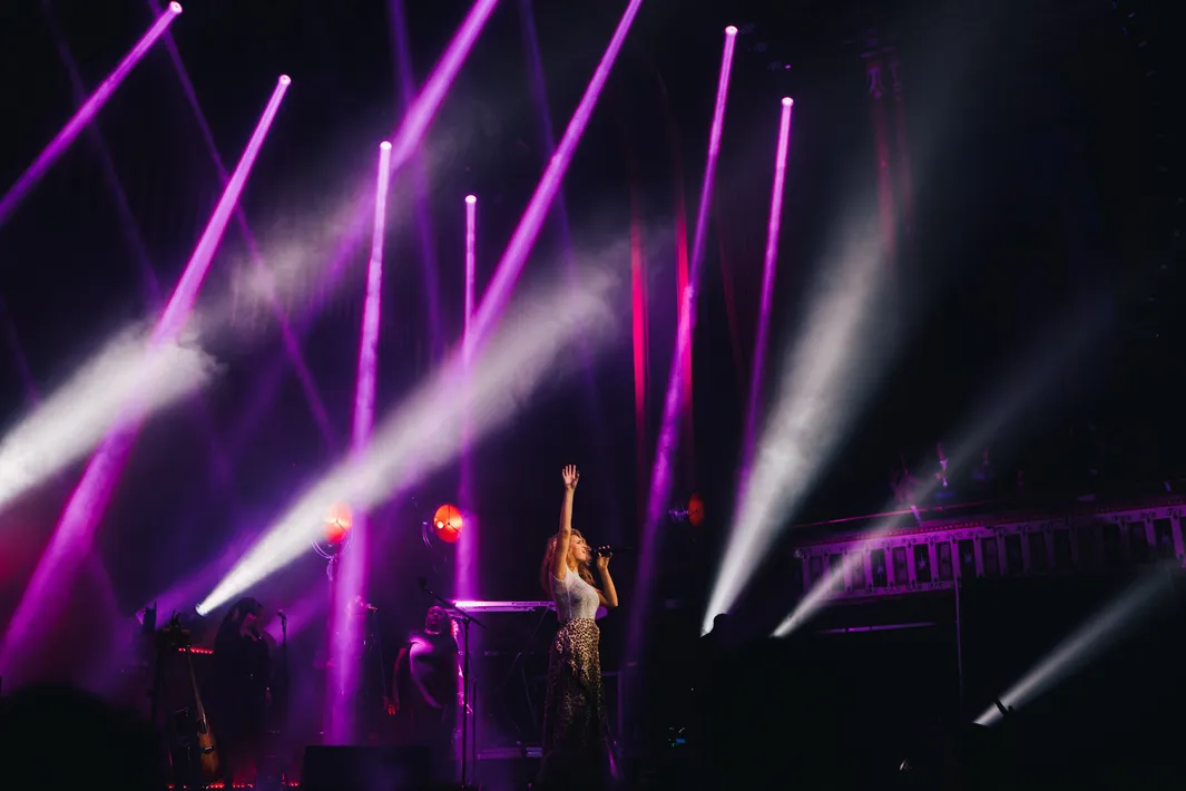 Tori Kelly 9